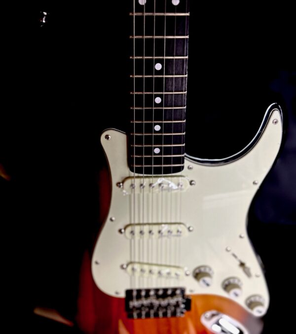 Vintage Stratocaster in tobacco sunburst - Image 5